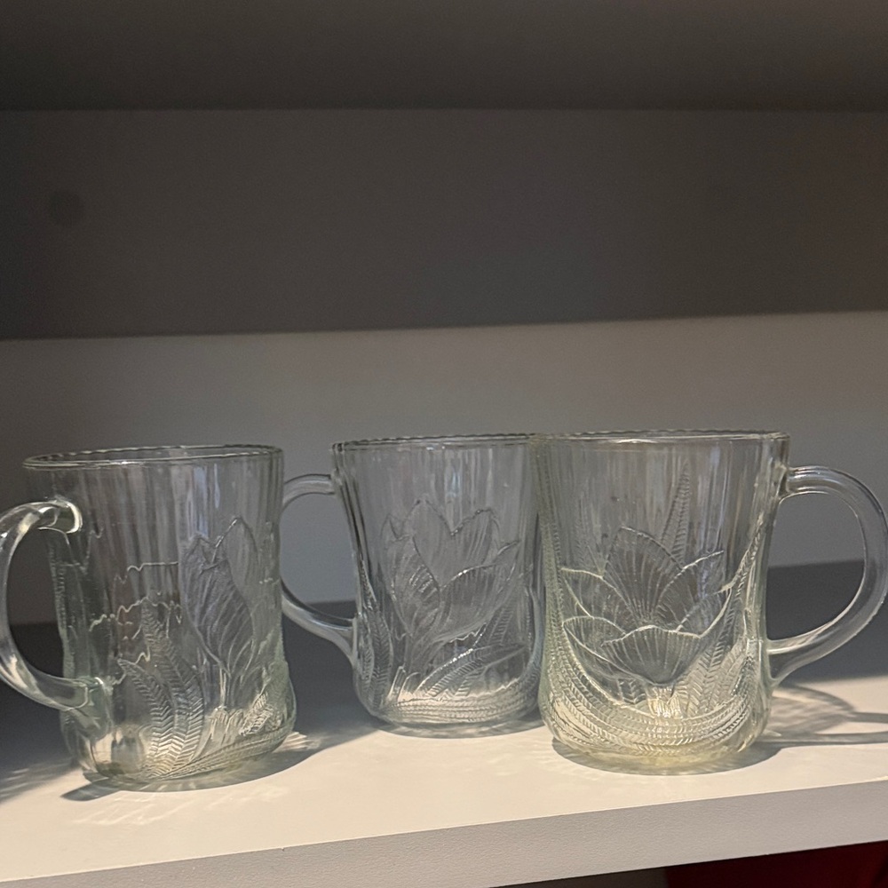 Arcoroc vintage pressed glass mugs crocus pattern set of 4